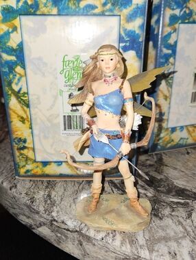 Faerie Glen Curadream Figurine Sticker - Green and White